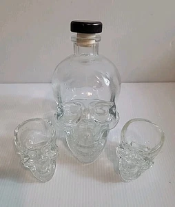 Kristallkopf Wodka Set Glas Totenkopf Leerflasche Dan Aykroyd 2 Totenkopf Schnapsgläser - Bild 1 von 5