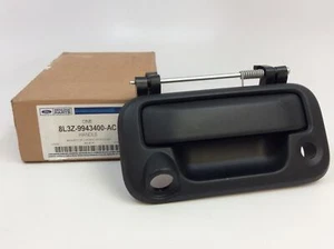 Ford OEM 08-12 F-250 Super Duty Pick Up Box manija puerta trasera 8L3Z9943400AC - Imagen 1 de 6