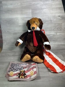 2017 Trumpy Bear Deluxe 22 Zoll Plüsch mit USA-Flagge Umhang Pres. Donald Trump mit Etikett - Bild 1 von 12