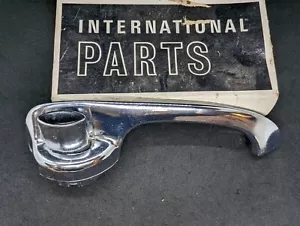 NOS 69-75 INTERNATIONAL HARVESTER IHC TRAVELALL REAR BARN DOOR HANDLE 372792C91 - Picture 1 of 9