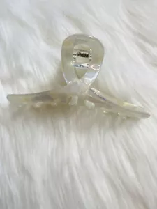 Women Large white Hair Claw Clip Pin Hair Fashion Accessories New - Picture 1 of 3