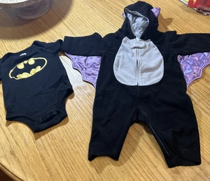 DISFRAZ MURCIÉLAGO BEBÉ GRIS/púrpura 1 PIEZA CON CAPUCHA 6 MESES Body & Batman usado en excelente estado - Imagen 1 de 11