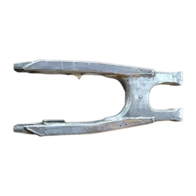 1997 SUZUKI 96-00 RM125 RM250 OEM SWINGARM SWING ARM SUSPENSION 61000-37E10 - Image 1 of 2