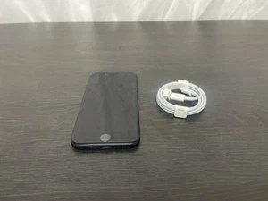 Apple iPhone SE 128GB Black 3rd Generation GSM Unlocked Refurbished - Afbeelding 1 van 5