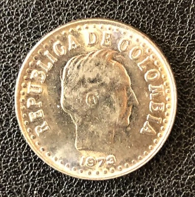 Mint Error Re-Punched Date 1973/1 Columbia 20 Centavos World Coin - Image 1 of 2