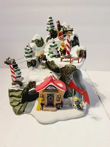 2002 SANTA'S WORKBENCH Collection Ski Mountain - Picture 1 of 9
