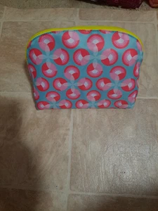 Unisex Gift Set Cosmetic Bag with about 25-30 Items - Picture 1 of 7