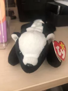 Retired 1995 Ty Beanie Baby - Stinky The Skunk (Rare Stamp on Tush Tag) - Picture 1 of 7