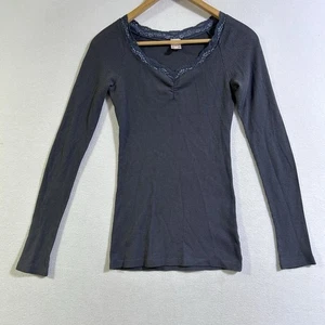 Rue 21 Womens M Slim Gray V-Neck Long Sleeve Thermal Top Lace Trim Shirt Waffle - Picture 1 of 10