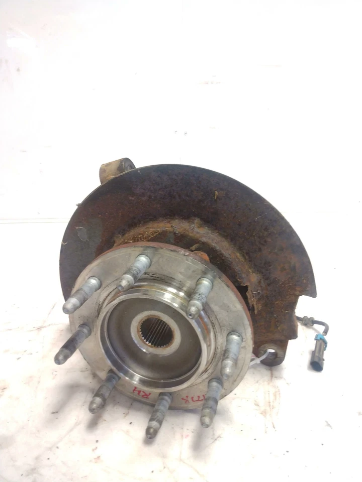 01 - 07 Sierra Silverado 2500 3500 Classic Front Spindle w/ Hub RH 4x4 ONLY OEM - Image 1 of 4