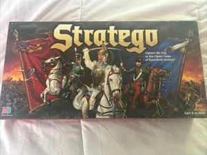 VINTAGE Stratego COMPLETO Milton Bradley 1996 Strategia Guerra Spia Battaglia Classica - Foto 1 di 7