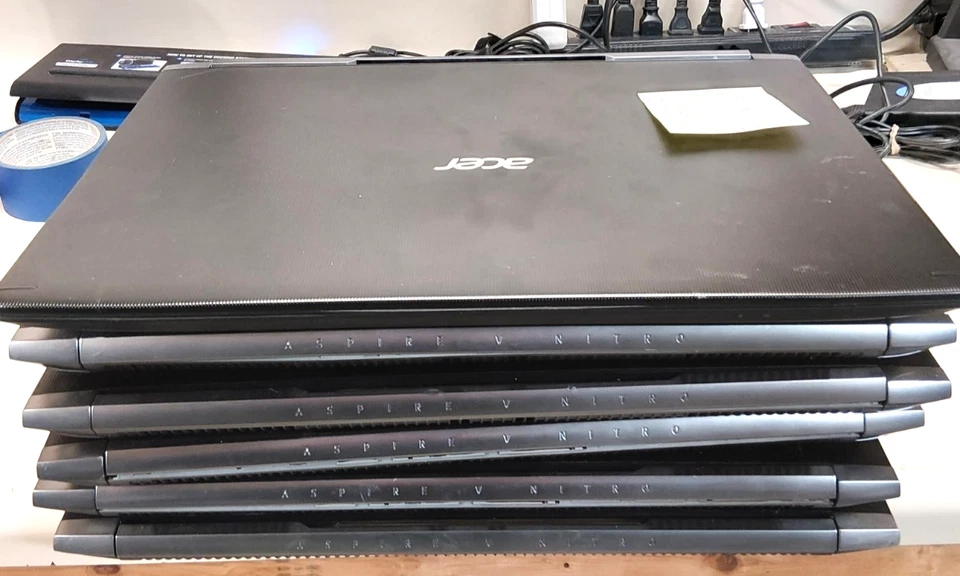 Acer Aspire V17 Nitro Black Edition - INTEL i7 / 7th GEN - FOR PARTS - Bild 1 von 4