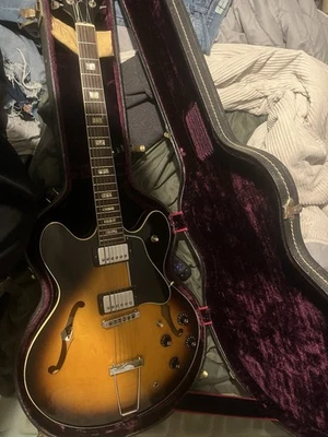 Guitarra eléctrica Gibson ES-335 1977 semi-hueca Sunburst + estuche rígido original Foto 1 de 4