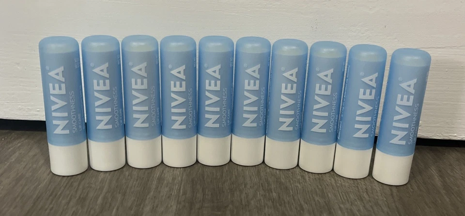Cuidado labial NIVEA Smoothness Moisture FPS 15, bálsamo labial, paquete de 0,17 oz ~ 10 Foto 1 de 4