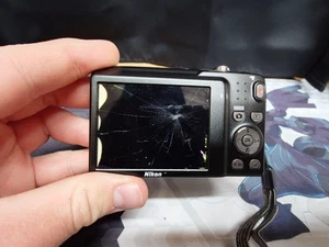 Nikon COOLPIX S3100 14.0MP Digital Camera SHATTERED SCREEN POWERS ON AS IS - Picture 1 of 7
