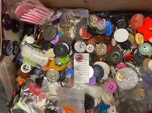 Mixed Buttons Lot, DIY, Crafts, About 2 Lb 5 Oz, Vintage, Sewing, Metal, Plastic - Picture 1 of 17