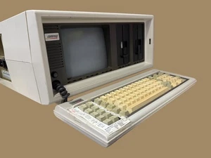 Vintage Compaq  Computer Model 101709 - Powers On - Bundle - Picture 1 of 13