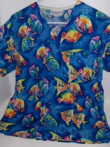 Peaches Uniforms fish scrub top - X Small - Picture 1 of 3