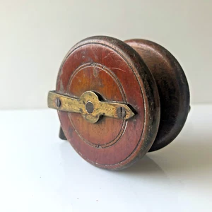 Antike 2,5" Messing und Nussbaum Angelrolle - Bild 1 von 7