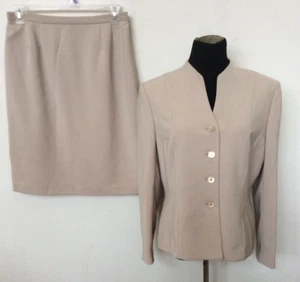 Le Suit Women's Beige 100% Polyester 2Pc Skirt Suit Size 14P - Picture 1 of 8
