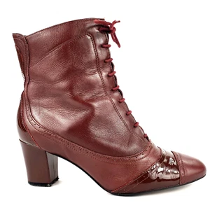 Clarks Ankle Boots Red Leather Heels Lace Up Size 5.5 - Picture 1 of 16