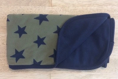 Manta de bebé Carters verde oliva polar estrellas azules algodón espalda seguridad Lovey Foto 1 de 4