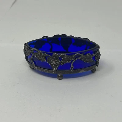 Salero abierto vintage de plata de ley con revestimiento de vidrio azul cobalto Foto 1 de 4