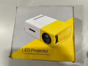 Mini LED Projector TFT LCD 1080P 4:3 Home Theater Media Portable Projector - Picture 1 of 2