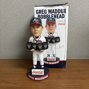 ⚾️ MLB ATLANTA BRAVES SGA 26/04/22 GREG MADDUX CY YOUNG AWARDS BOBBLEHEAD - NUOVO CON SCATOLA - Foto 1 di 9