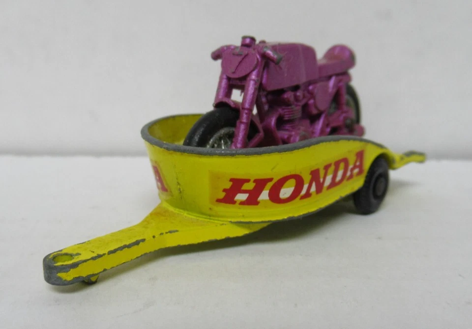 Remolque Honda Matchbox Lesney amarillo con motocicleta púrpura no. 38 Foto 1 de 4