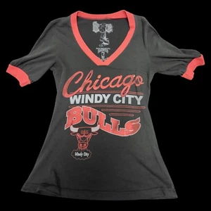 Doe Windy City Bulls T-Shirt Womens Black V-Neck Short Sleeve Classic Y2k Sports - Picture 1 of 7