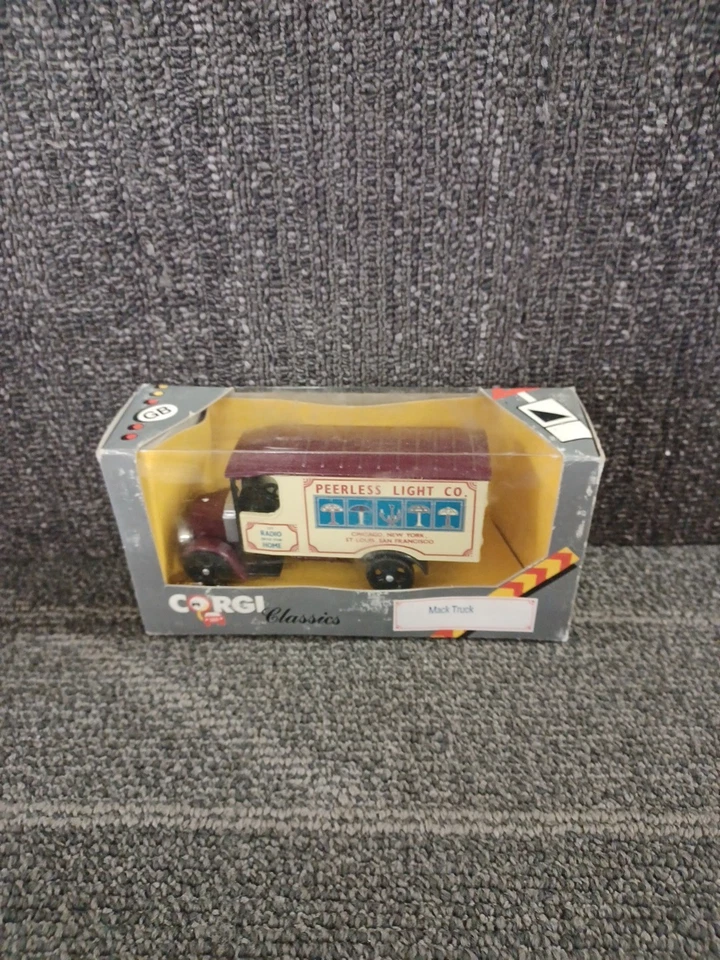 Camión Corgi Toys Peerless Light Co. Mack 1986 C906/7 abierto en caja clásicos  Foto 1 de 1