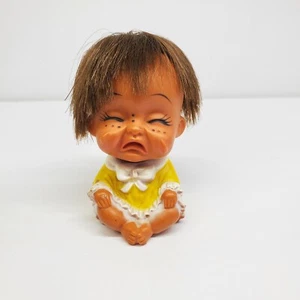 "Muñeca vintage Moody Cutie cara llorando vestido amarillo plástico 3,5"" hecha en Corea" - Imagen 1 de 16