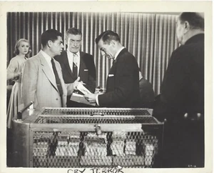 Cry Terror FBI agent Barney Philips Extortion Money OG Movie Press Photo 1958 - Picture 1 of 2