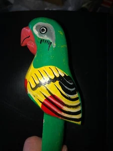 Pájaro tallado en madera loro vintage pintado a mano arte popular madera primitiva ingenua años 20 - Imagen 1 de 11
