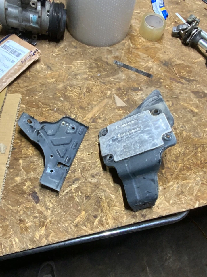 Soportes de bote de carbón de vapor combustible Ford Expedition 2011-2014 Foto 1 de 2