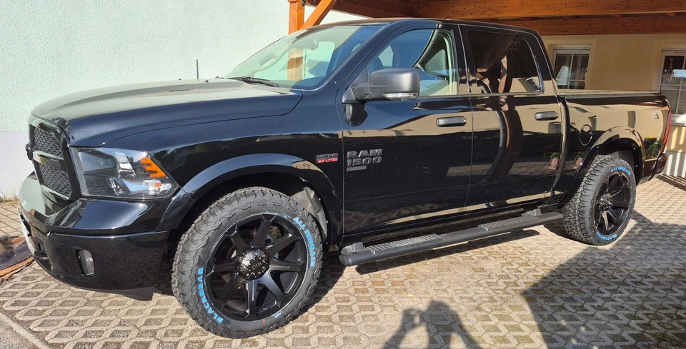 RID R05 10x22 5x139,7 Felgen + Reifen Black Bear AT 305/45/22 für Dodge Ram 1500 - Bild 1 von 3