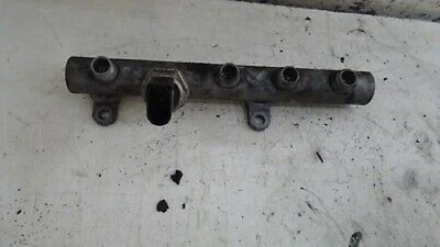 VW TOUAREG 7L 3.0 TDI V6 DIESEL NS LEFT FUEL RAIL AND SENSOR 059130089AB - Image 1 of 4