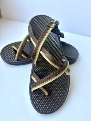 Sandálias femininas clássicas CHACO Z/2 tamanho 7 – marrom, bronzeado e amarelo - Imagem 1 de 4