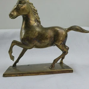 Escultura de caballo de latón vintage 7 "alto 9" longitud 3 libras. - Imagen 1 de 9