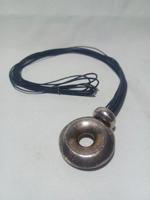 Collar colgante modernista Simon Sebbag de plata de ley .925 con hebras de cuero Foto 1 de 4