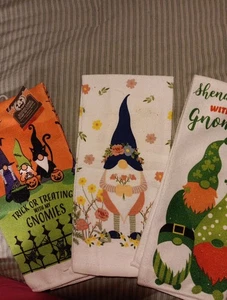 Lote de 3 toallas de cocina de temporada para gnomos nuevas con etiquetas Halloween primavera de San Patricio - Imagen 1 de 4