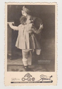 Studio Portrait Of Cute Little Girl With Bow 1930s Antique Vintage Baby Old Phot - Picture 1 of 7