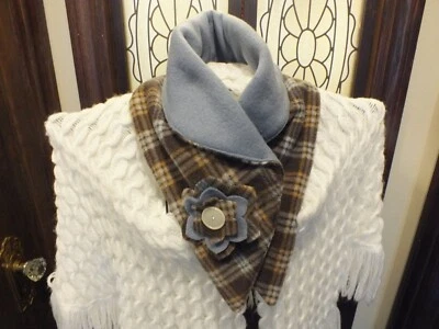 Nuevo calentador de cuello bufanda hecho a mano azul marrón hecho a mano flor 34x6" suave polar Foto 1 de 2