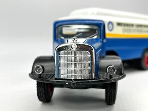 CONRAD Modelle I MERCEDES-BENZ Tankwagen (1:43) "MESSER Griesheim" - Bild 1 von 12