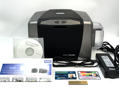Impresora de tarjetas de identificación HID Fargo DTC1250e USB de una cara probada funcionando con adaptador Foto 1 de 4