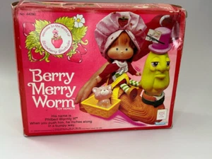 Vintage 1983 Kenner Strawberry Shortcake Berry Merry Worm Spielzeugfahrzeug versiegelt in Box - Bild 1 von 6
