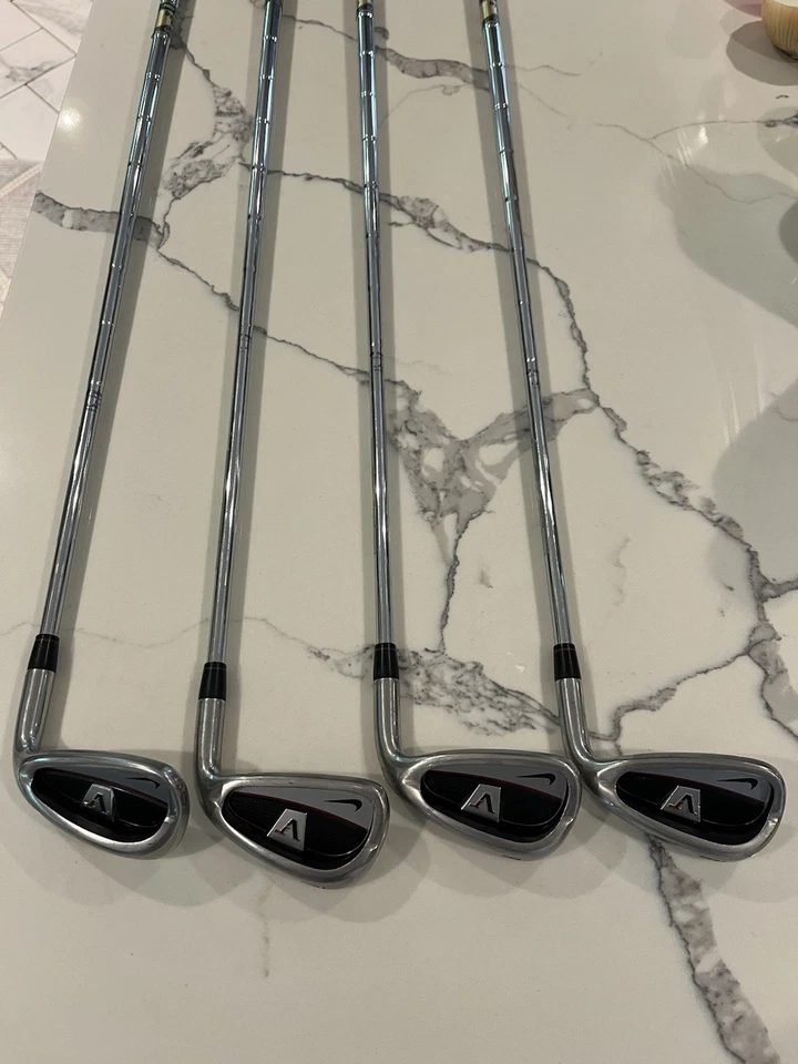 Nike Victory Red VR Iron A 6 7 9 RH Dynamic Gold High Launch R300 diestro Foto 1 de 4