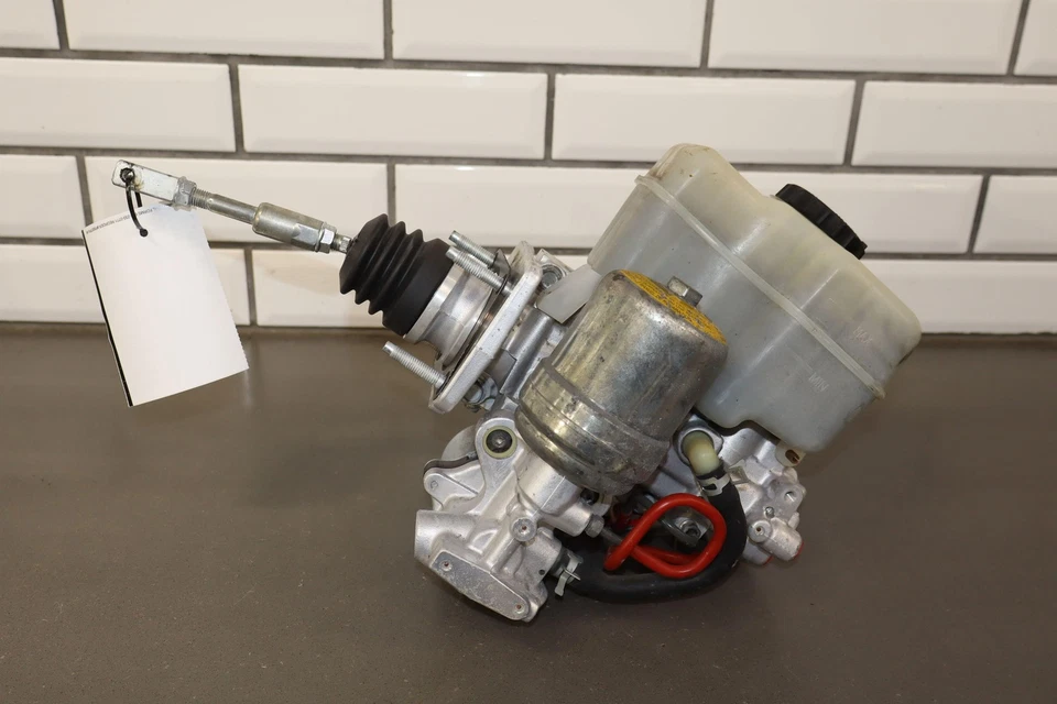 Lexus GX470 2003-2009 refuerzo de freno eléctrico - depósito maestro - tapa Foto 1 de 4