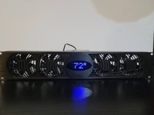 Middle Atlantic Products Ultra Quiet Fan Panel, Model UQFP-4DRA - Picture 1 of 5
